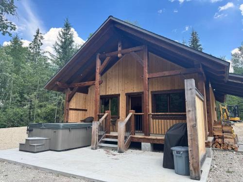 Golden House | Explorer Creekside Cabin - Private Hot Tub