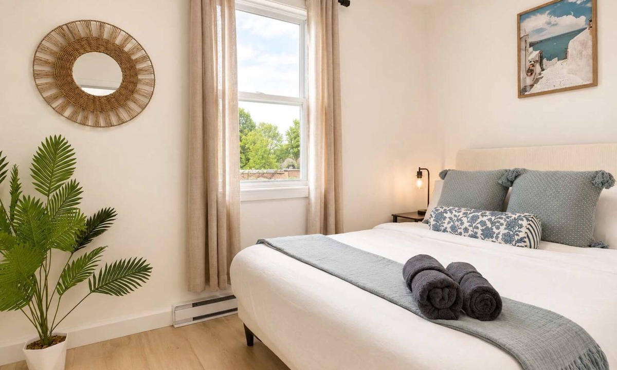 Maizerets Apartment | Familles & Groups | 3 Bedrooms for 8 | A/C | U9
