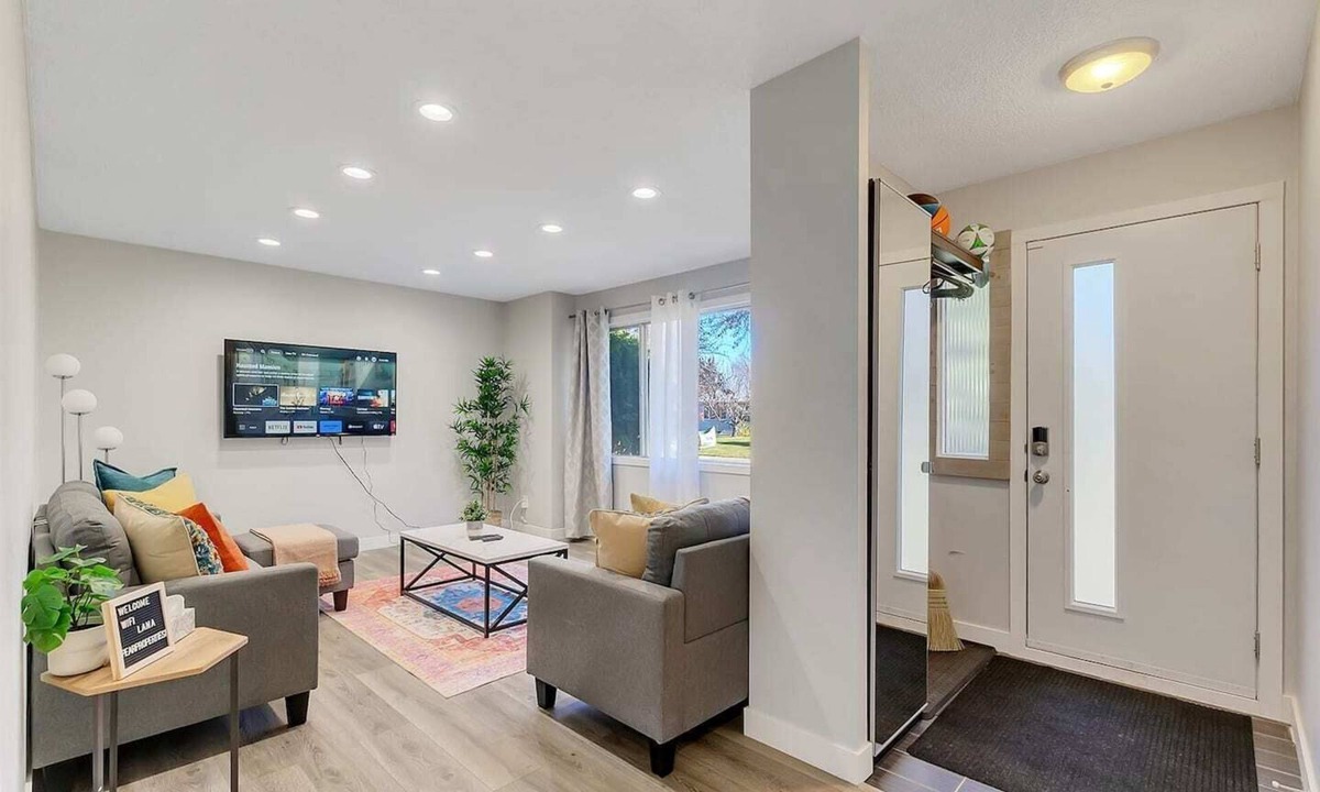 West Edmonton House | Family-friendly comfort near Misericordia Hospital and West Ed Mall
