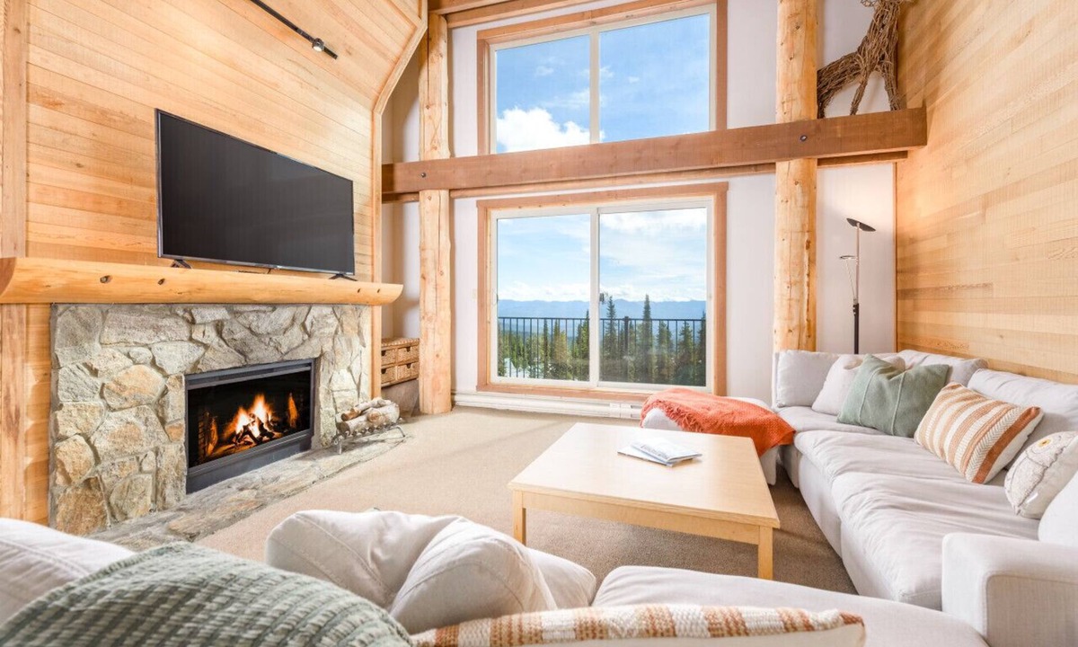Big White Ski Resort Condo | Family-Friendly Ski-in/Ski-out Condo