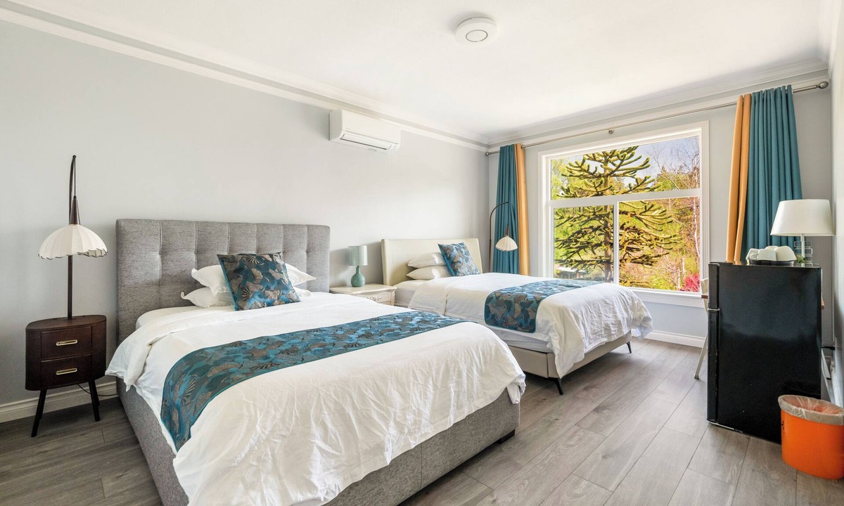Richmond Bed & Breakfast | fantastic family room includes 2 bedrooms and private bathroom,10 minutes toYVR.