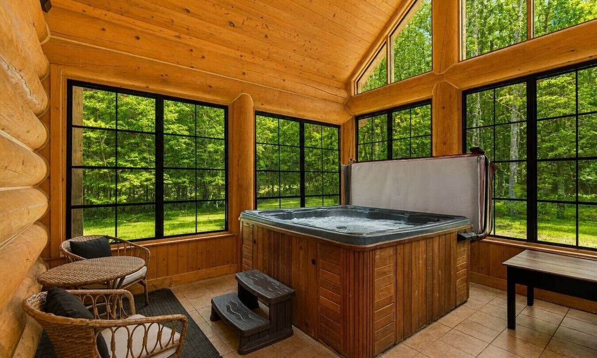 Fiddler Lake Resort Cabin | Fiddler Lake Resort: Cozy Chalet + Hot Tub