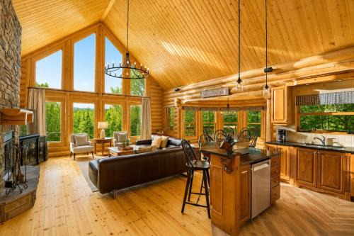 Fiddler Lake Resort Ski Chalet | Fiddler Lake Resort - Deer 6
