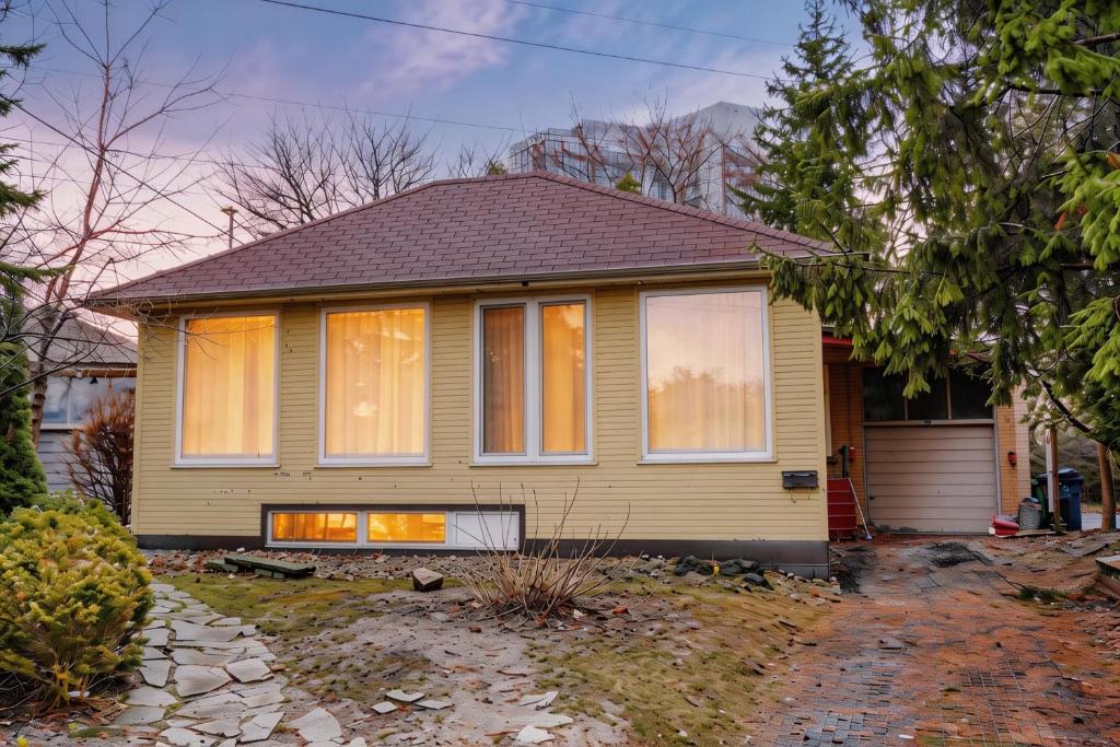 Newtonbrook House | Finch Terminal Station-Yonge and Finch Intersection