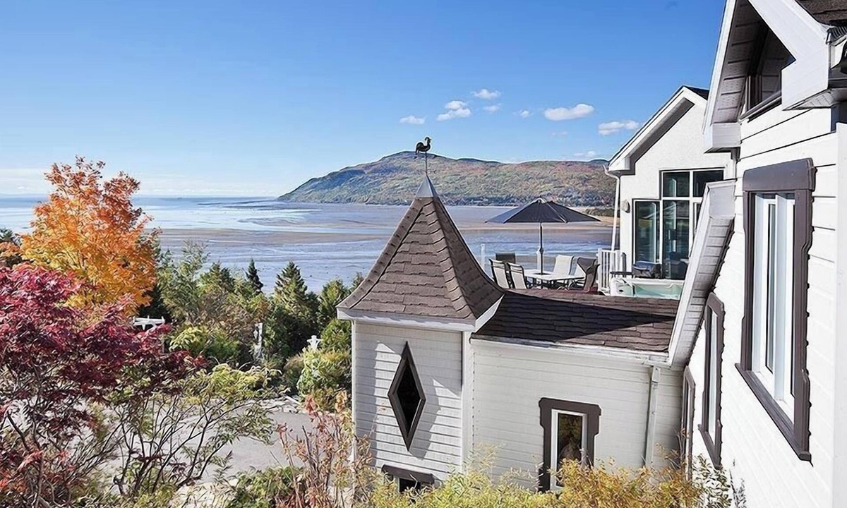 Baie-St-Paul Ski Chalet | Four terraces for four beautiful panoramas