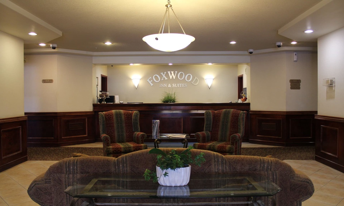 Fox Creek Hotel | Foxwood Inn & Suites