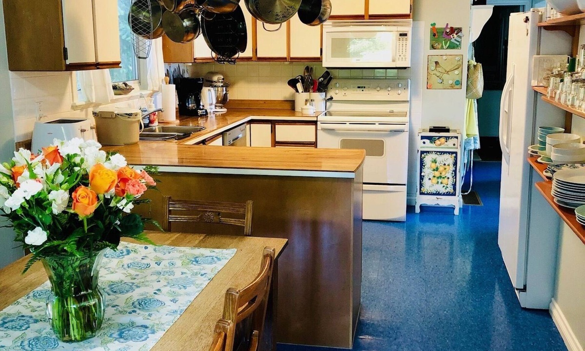 Saanichton House | From Butchart To Beaches, Make Our Home Your Home Away From Home Year Round.