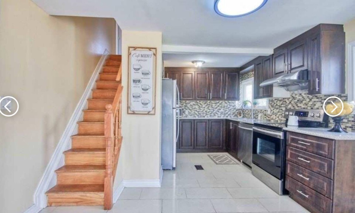 Oshawa House | Full House with Big Garden for Rent- Pets Welcome
