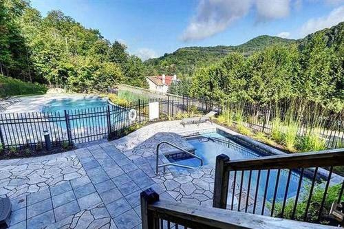 Mont-Tremblant Village Apartment | fully equiped Condo, pool and Spa only in summer