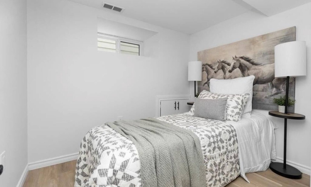 Walkerville House | Fully Furnished 2 bedroom basement in Windsor