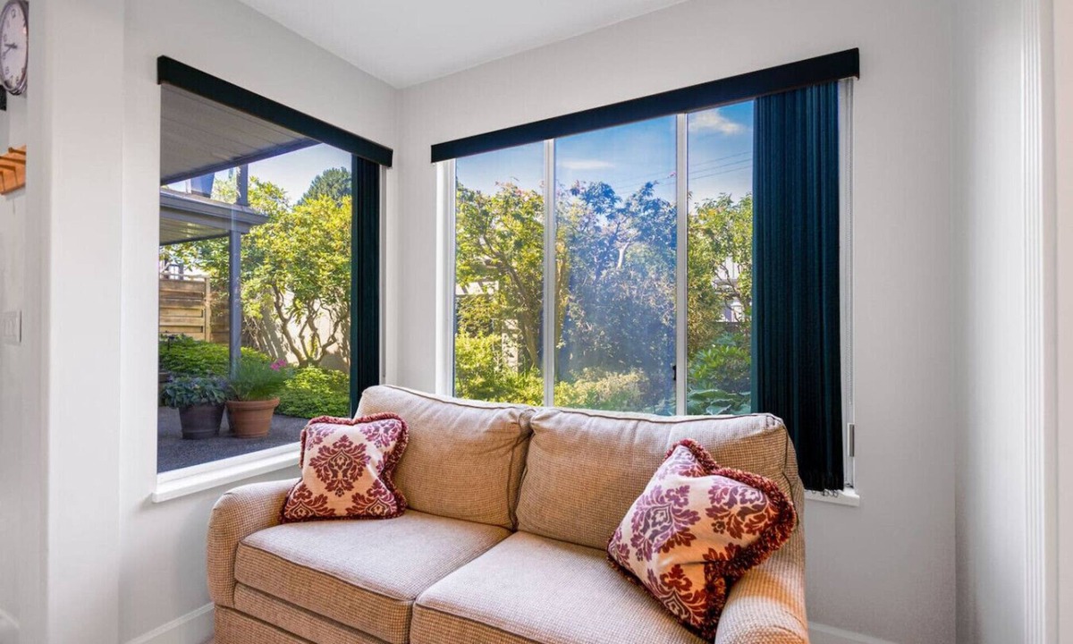 West Point Grey Condo | Garden Suite near Jericho Beach