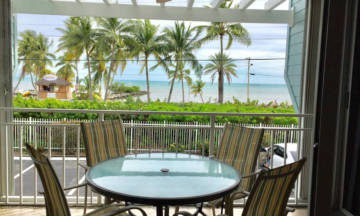Key West Condo | GATED OCEANFRONT CONDO AT SMATHER'S BEACH