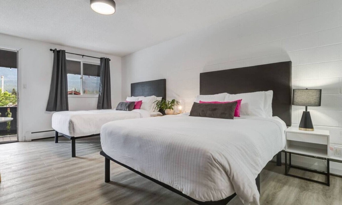 Harvie Heights Condo | Gateway Suites: Charming Stay Perfect for 4 Guests!