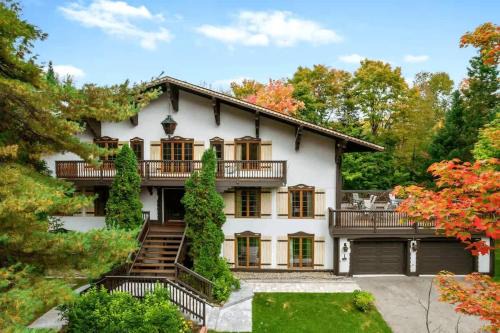 Sainte-Agathe-des-Monts House | Genteman Manor Private Indoor Pool Sauna & Lake