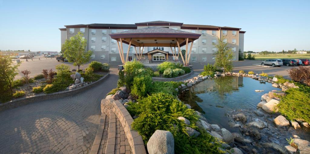 North Battleford Hotel | Gold Eagle Lodge