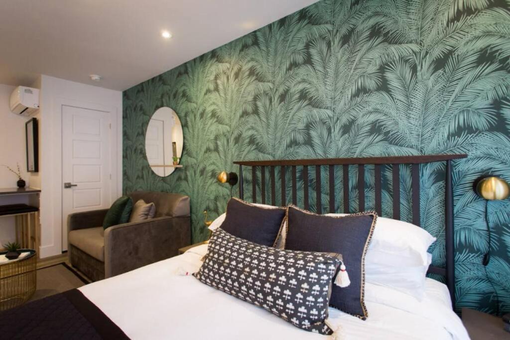 Little Italy Apartment | Golden Oasis mini Studio with full bath by Denstays