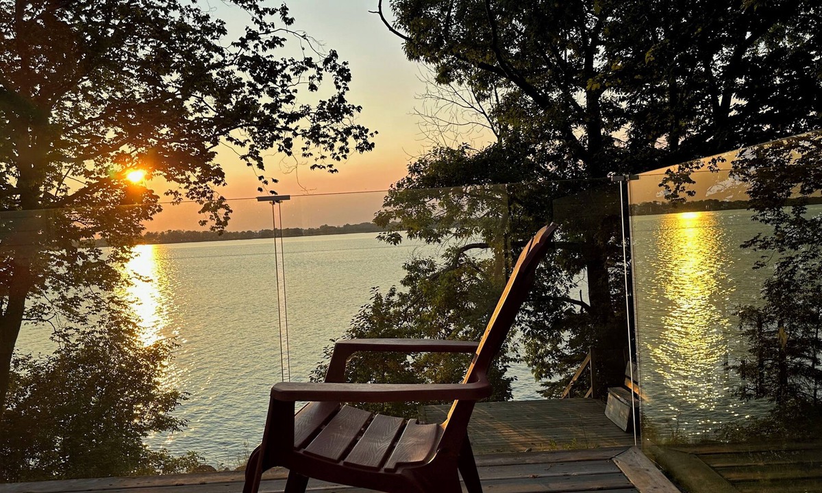 Picton Cottage | Gorgeous 3 bedroom lakefront cottage in Prince Edward County