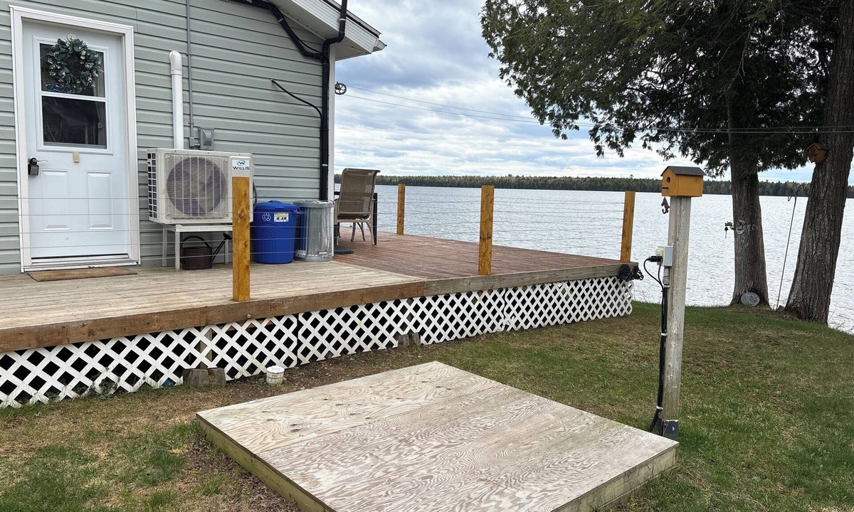 Queensbury House | Gorgeous 4 bedroom home , sitting on beautiful Davidson lake .