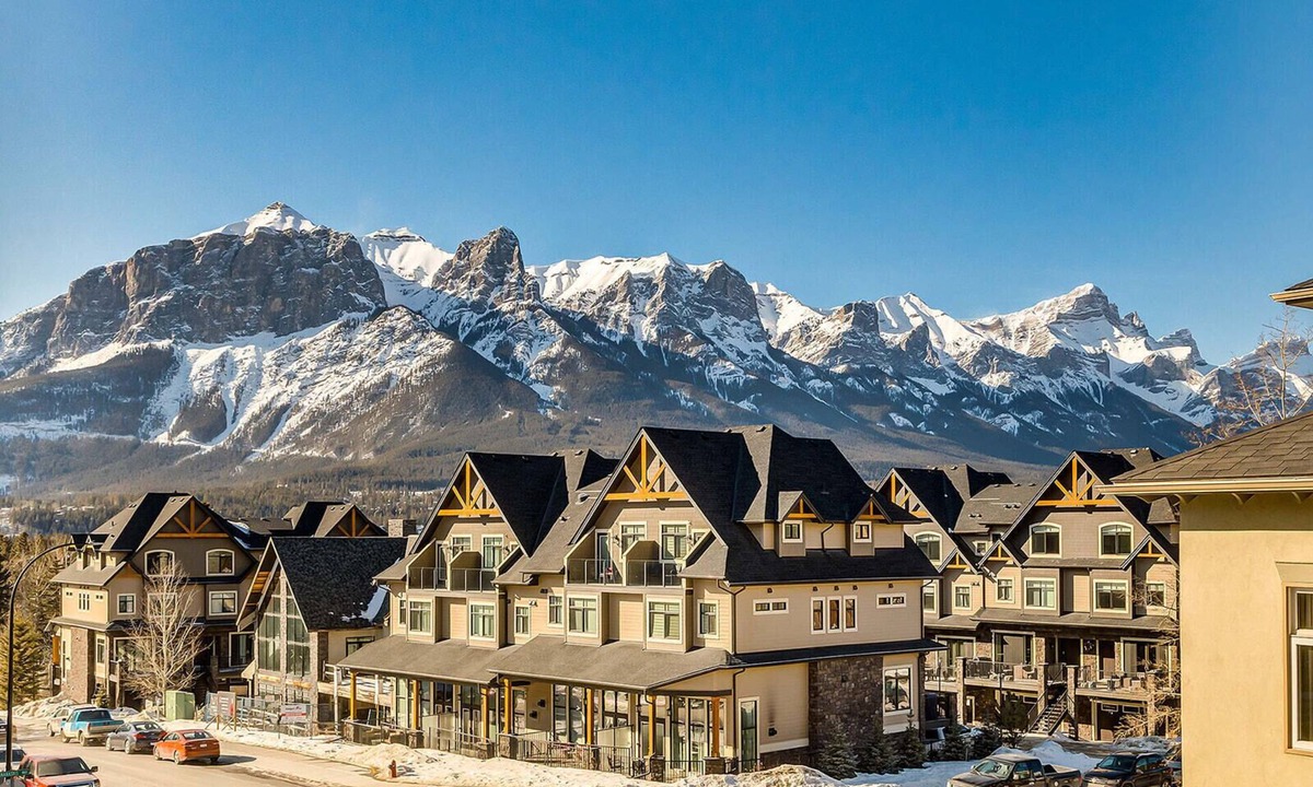 Cougar Creek Condo | Gorgeous mountain views! Stylish 2BR/2BATH condo with AC