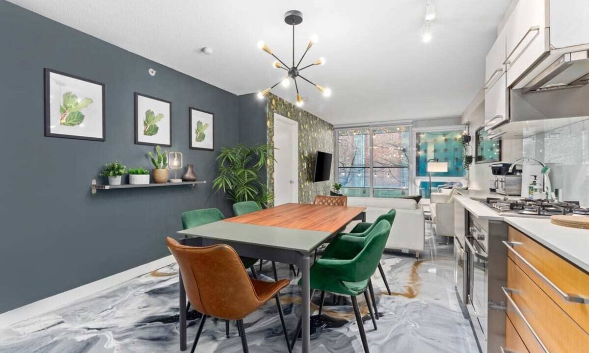 Strathcona Apartment | Gorgeous Unit in Downtown+Private Patio+1Parking