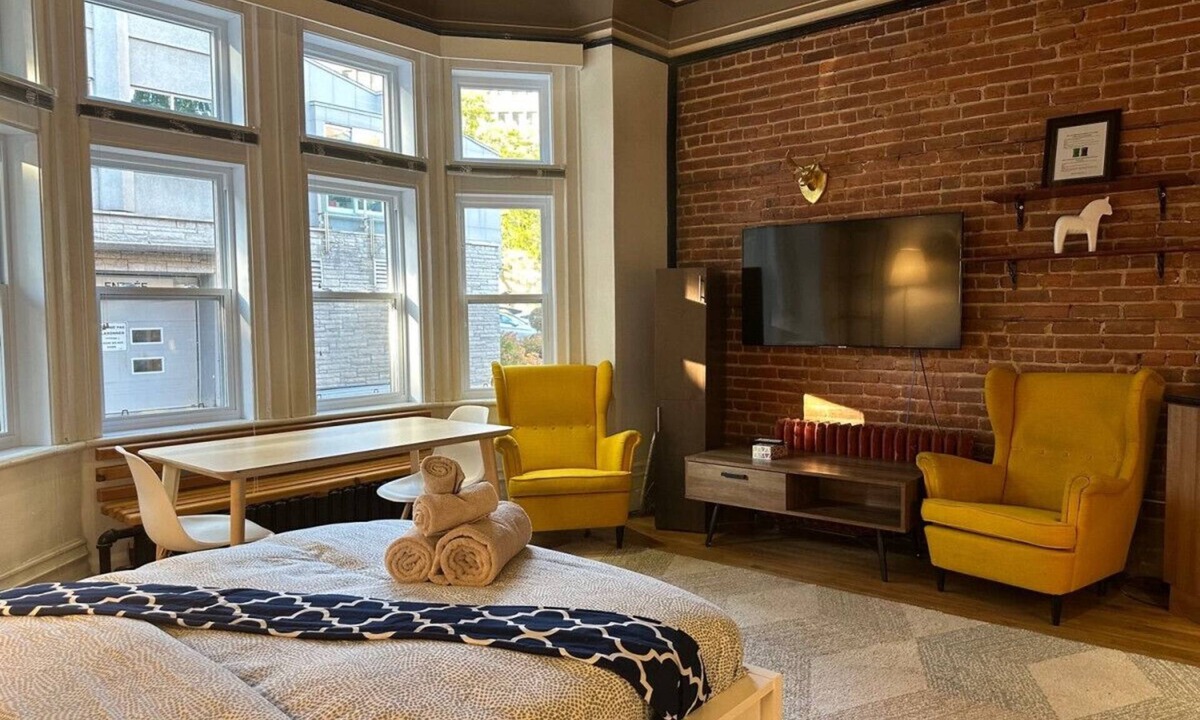 Shaughnessy Village Apartment | Gorgeous Unit Near General Hospital & Concordia
