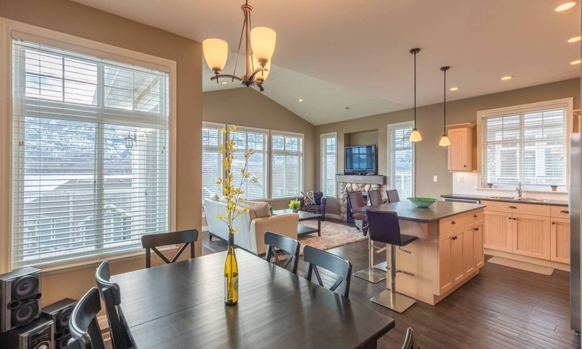 Osoyoos House | Gorgeous View, 4 bedrooms, 3 bathrooms with boat slip
