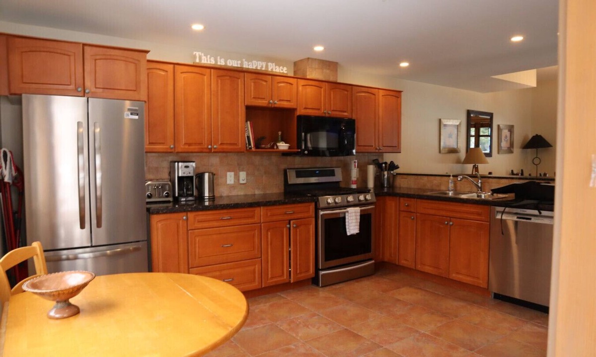 Rossland Villa | Granite Mountain Chalet E - Red Mountain Village sleeps 8