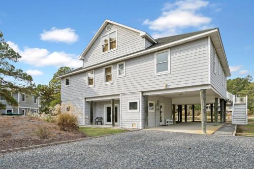 Deep Hole House | Gray Pearl
