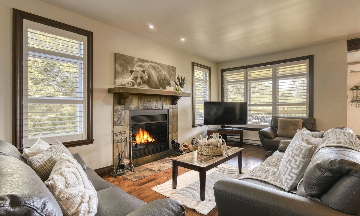 Mont-Tremblant Ski Chalet | ★Great location! Chalet on The Golf w Pool Table ★