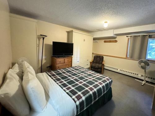 Fernie Hotel | Griz Inn RMC Rentals by Park Vacation Management