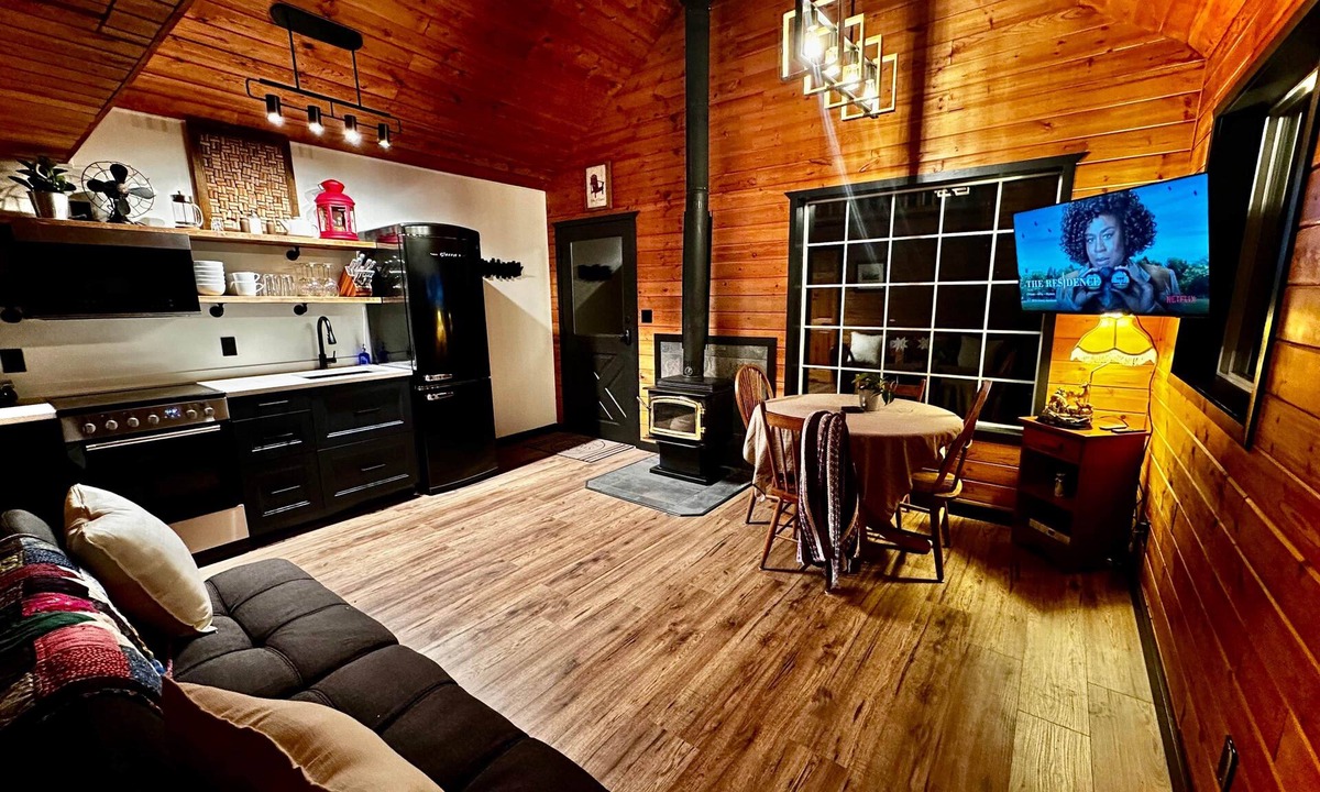 Nakusp Cabin | Grizzly Bear Cabin # 2.