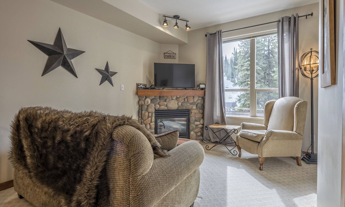 Silver Star Mountain Condo | Ground level Creekside condo w/mudroom, on bike and hike trails