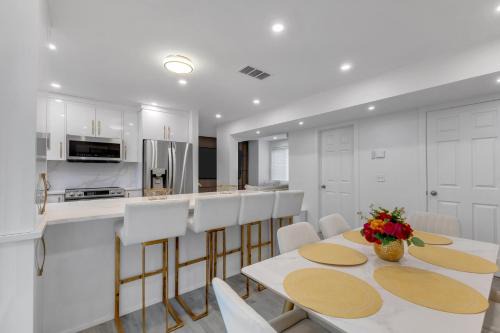 Crescent Heights House | Guest House in Calgary Downtown