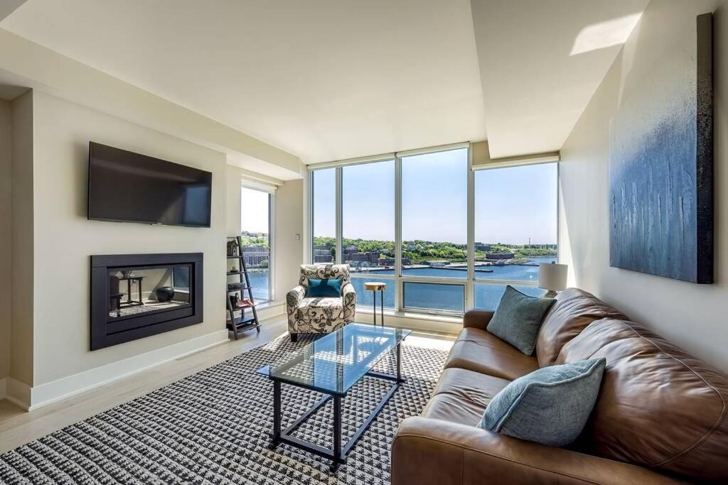 Downtown Apartment | Halifax Kings Wharf Pl Apartment