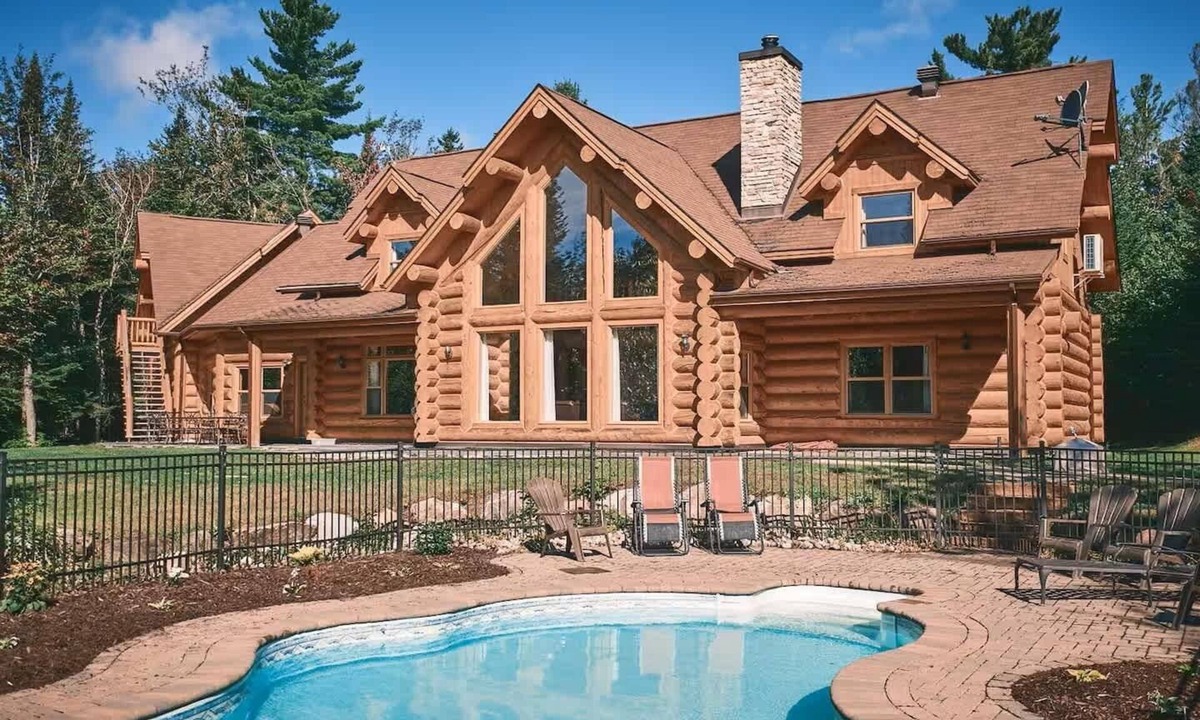 Fiddler Lake Resort Ski Chalet | Heated Pool & Sauna Log Home with Lake Access