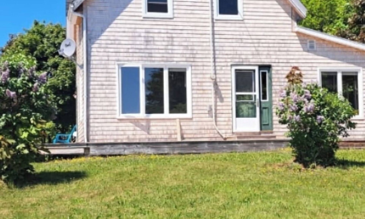 Bonshaw House | Heritage farmhouse with spectacular island views