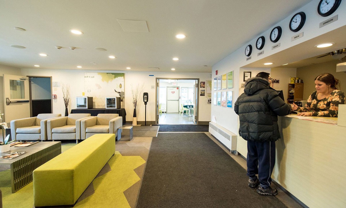East Village Hostel | HI Calgary City Centre - Hostel