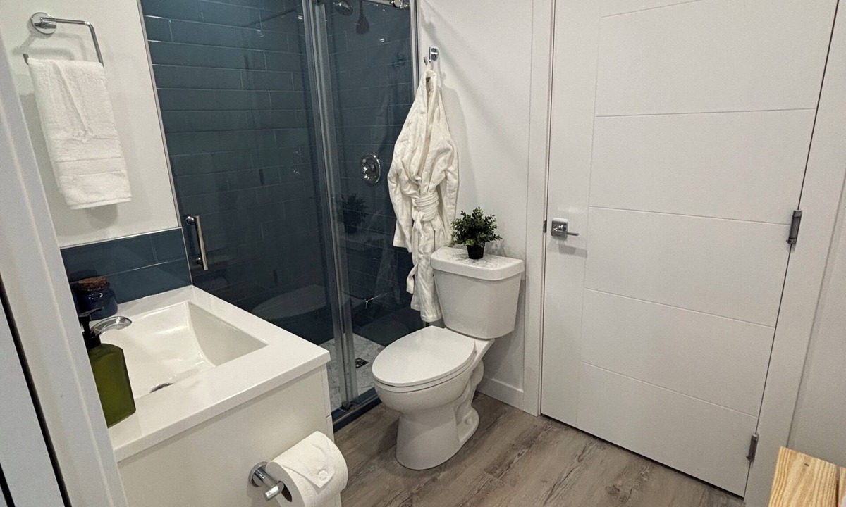 Airdrie House | Hidden Gem | Executive Suite, Private Entrance + 2BR