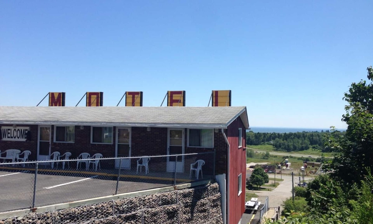 Saint John Hotel | Hillside Motel