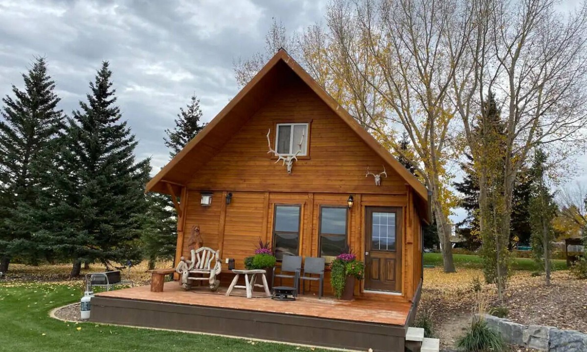 Division No. 3 Cabin | Hilltop Cabin