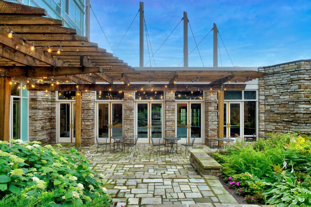 District Saint - Raymond - Vanier Hotel | Hilton Lac-Leamy