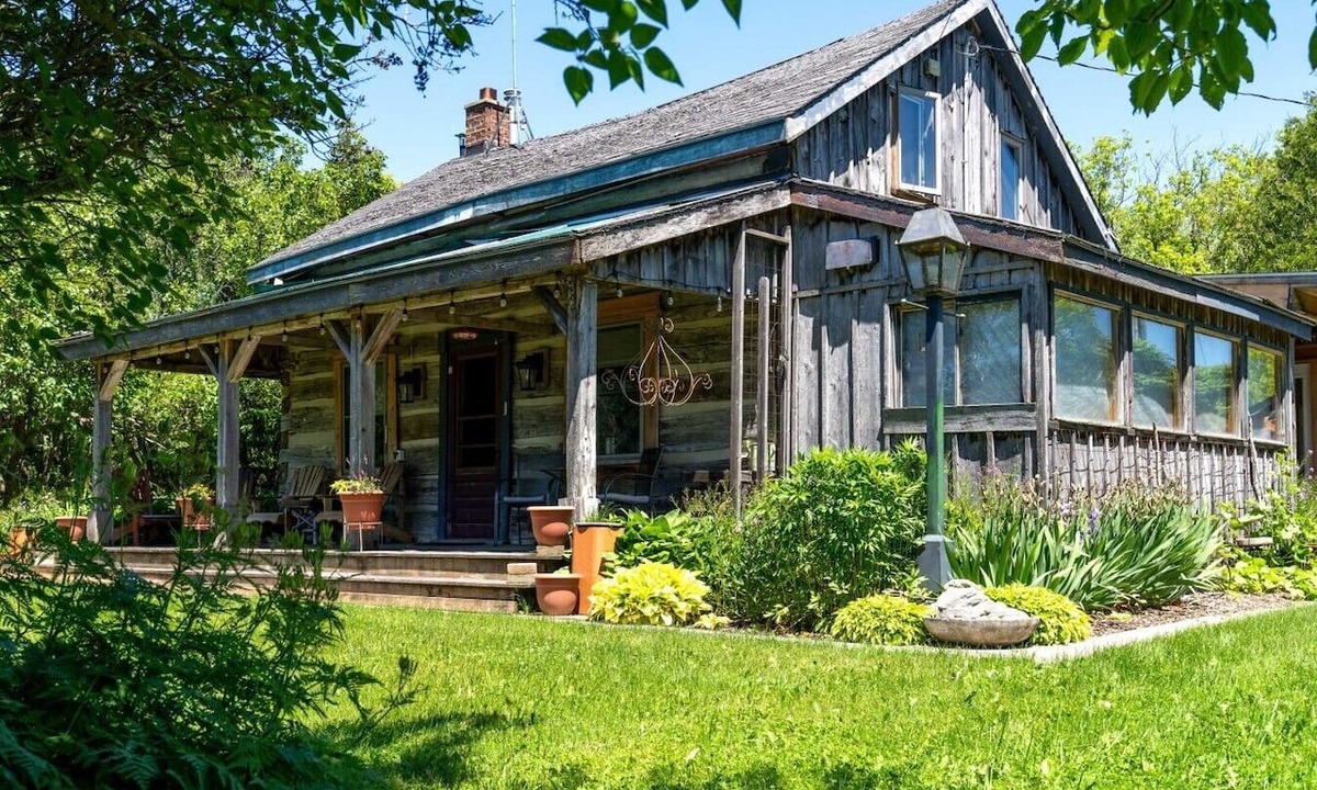Georgian Bluffs House | Hindman House: Historic, restful, fully-equipped