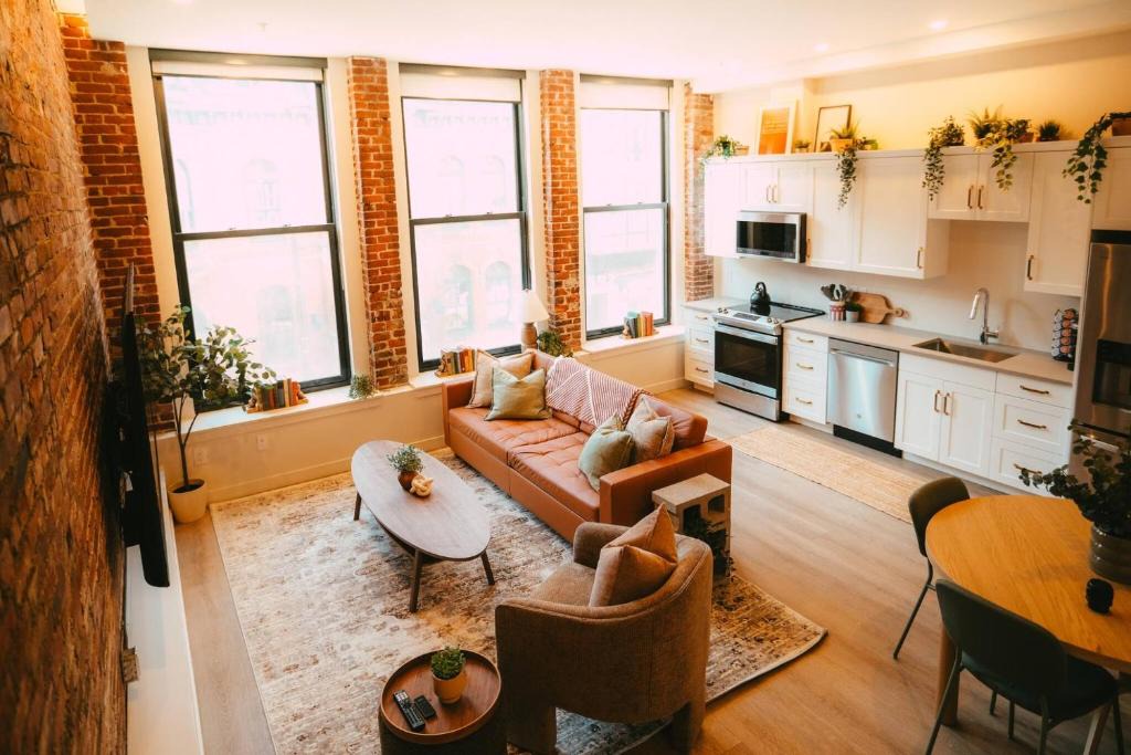 Downtown Halifax Apartment | Historic 2BR suite in Halifax w Free Parking