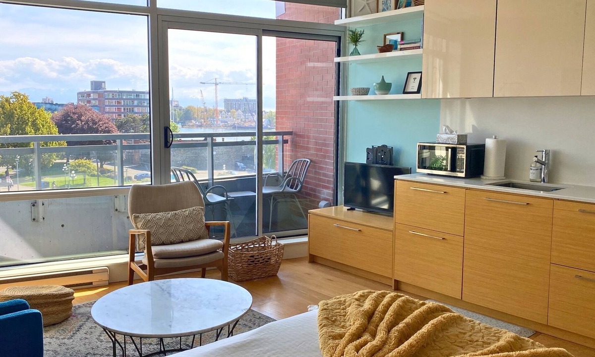 Downtown Victoria Apartment | Historic Janion Studio with Harbour Views
