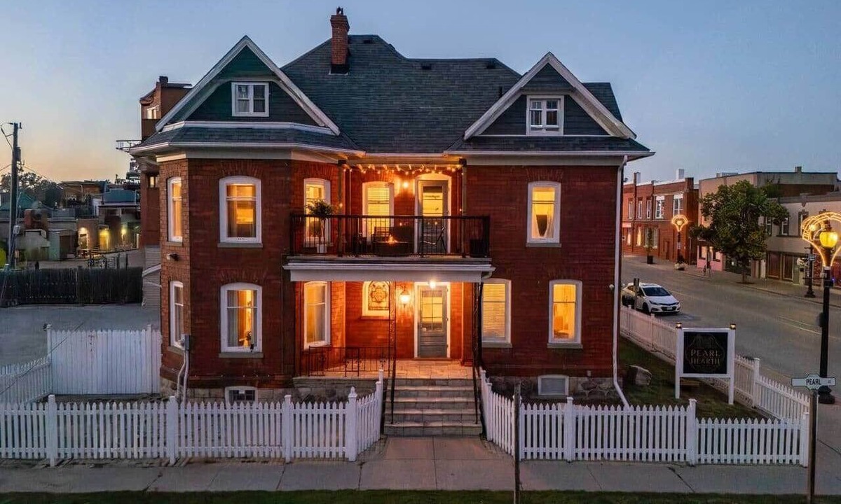 Kingsville House | Historic Luxury Retreat in Downtown Kingsville