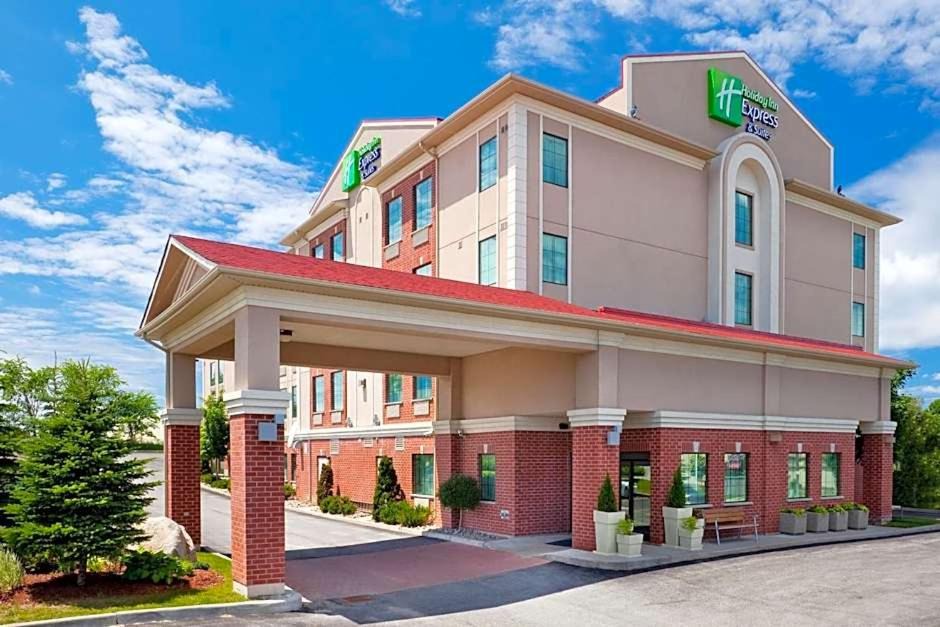 Barrie Hotel | Holiday Inn Express & Suites Barrie South by IHG