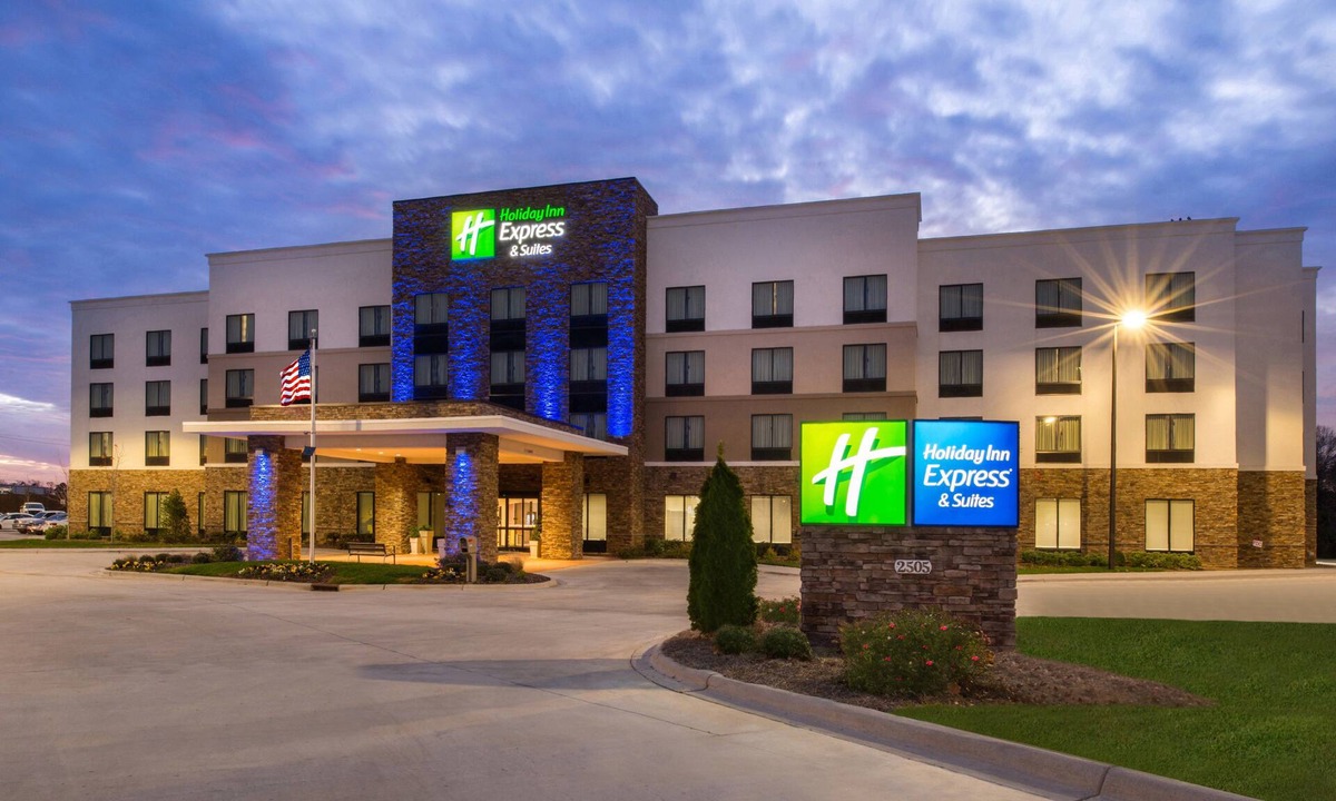 Monroe Hotel | Holiday Inn Express & Suites Monroe by IHG