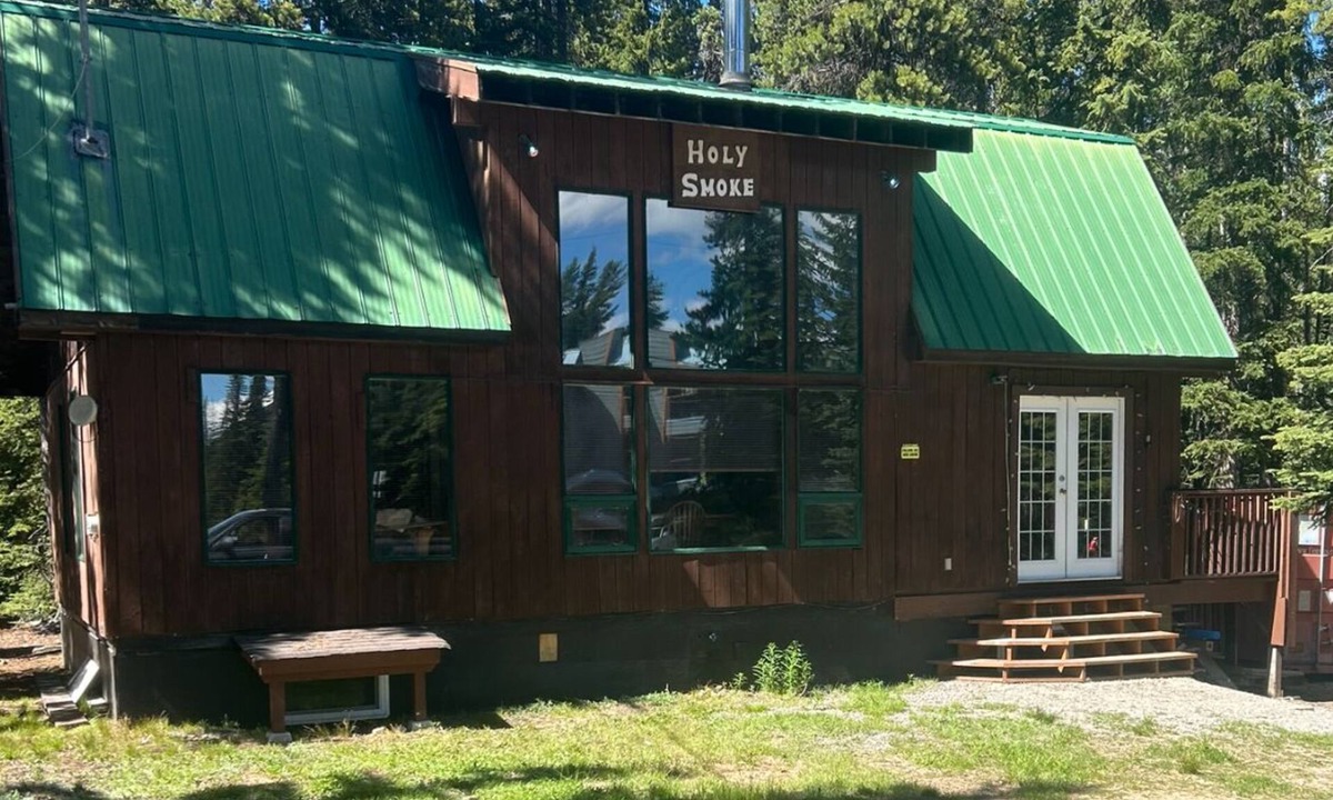 Apex Mountain Cabin | Holy Smoke Ski-in/out 5 Bed Rm 9 Beds w HOT TUB Cabin at Apex