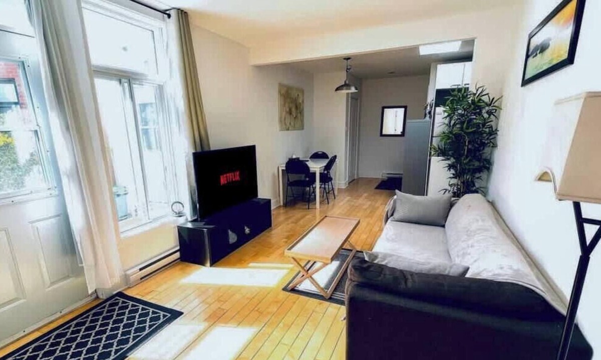 Viauville Apartment | Homa 1 | A haven of light | WiFi | Workdesk | AC