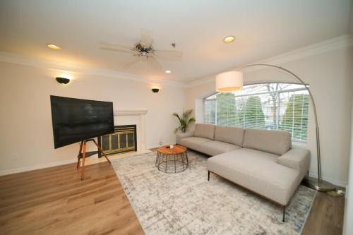 Marpole Villa | Home Base Van West 5 Bedrooms